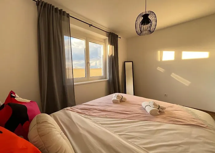 Penthouse Near Central Station With Free Parking